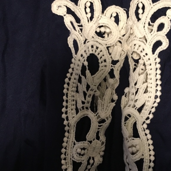 Flowy Tunic Dress with Crochet Sleeve Accents - Picture 4 of 6